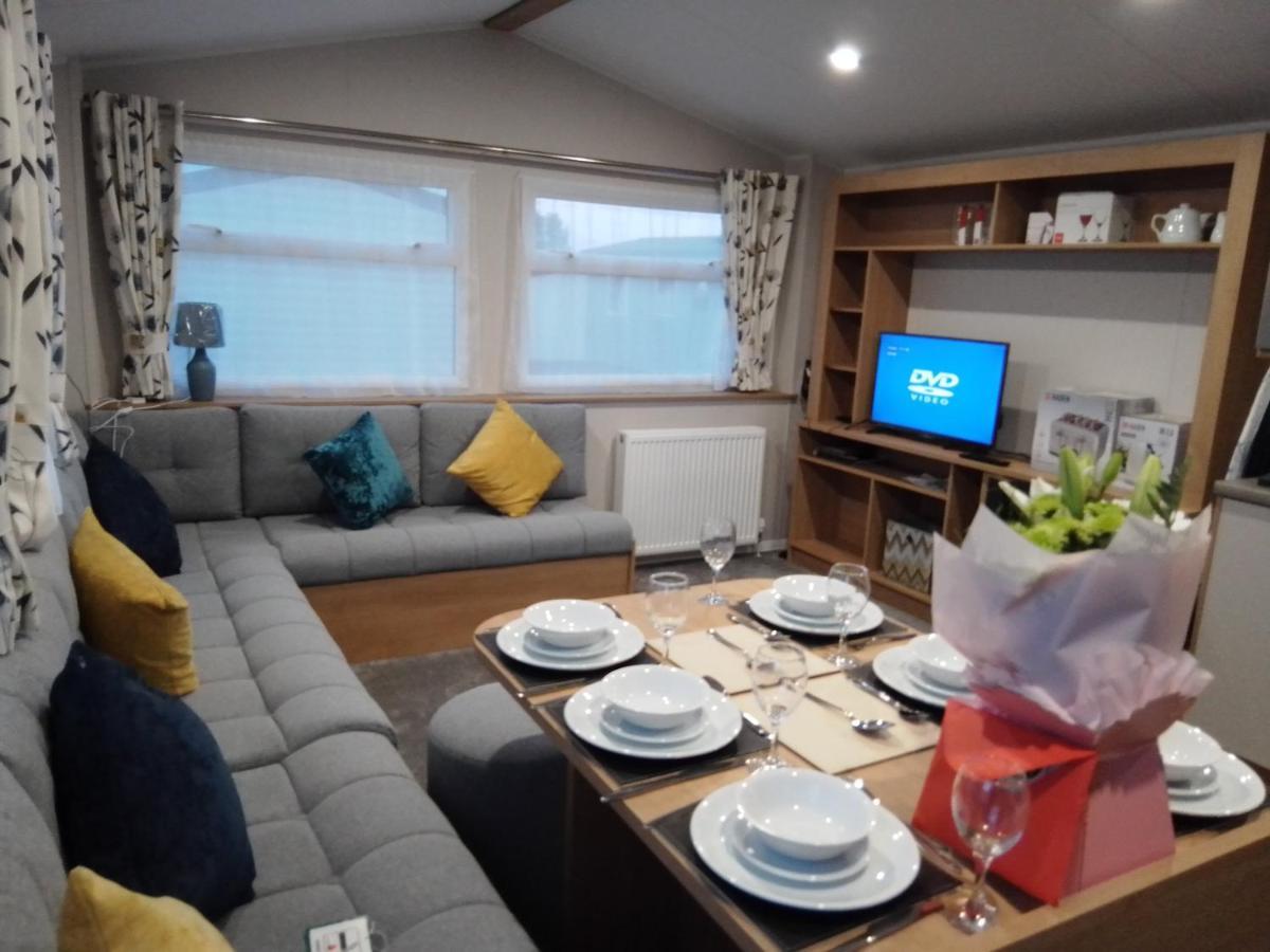3 Bed ,Sleeps 8 Caravan California Cliffs Holiday Park Scratby ภายนอก รูปภาพ