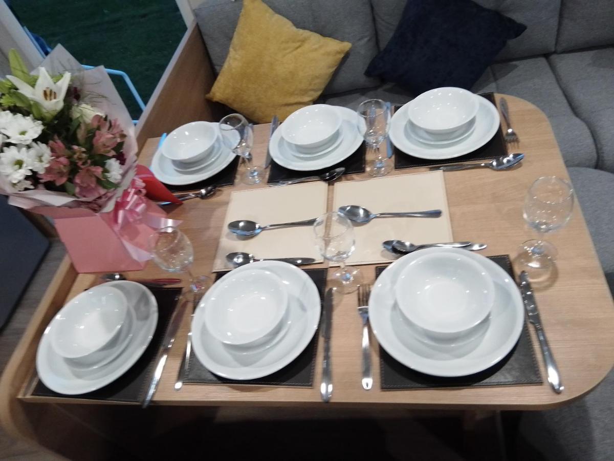 3 Bed ,Sleeps 8 Caravan California Cliffs Holiday Park Scratby ภายนอก รูปภาพ