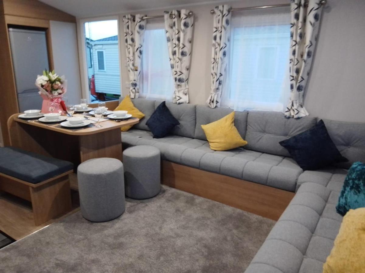 3 Bed ,Sleeps 8 Caravan California Cliffs Holiday Park Scratby ภายนอก รูปภาพ